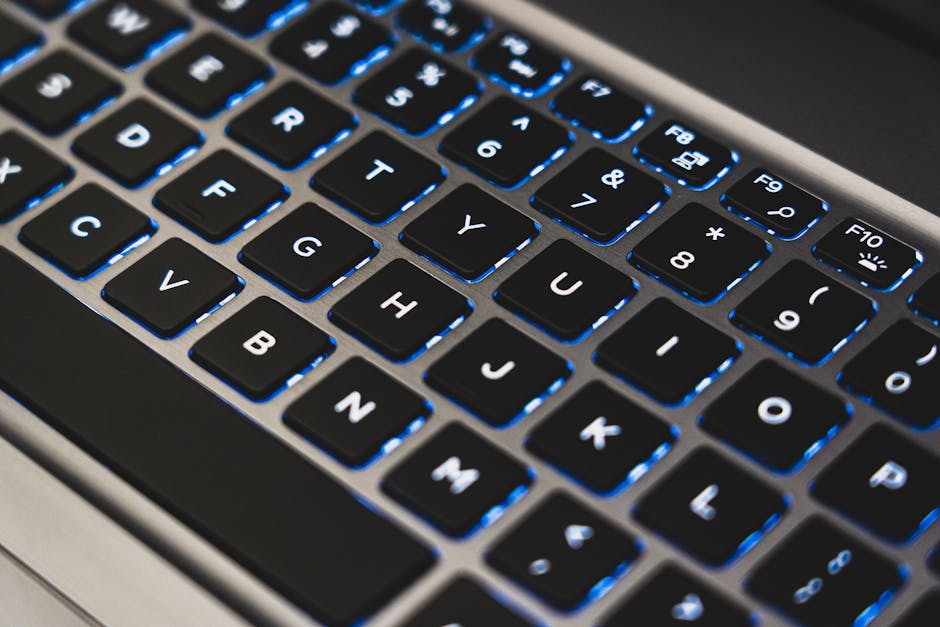 Primo piano della tastiera di un laptop