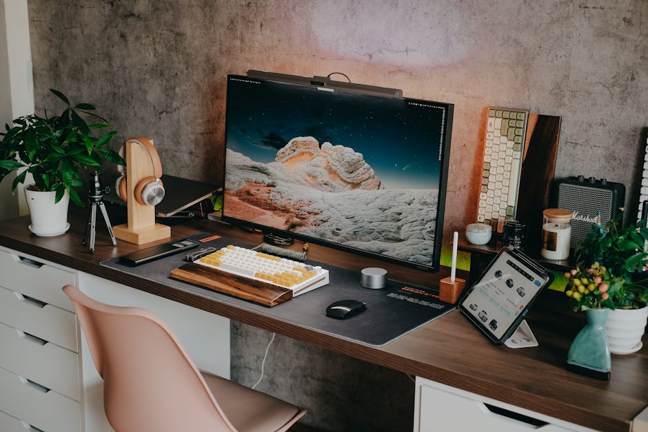 Postazione moderna con dispositivi tecnologici per recensioni